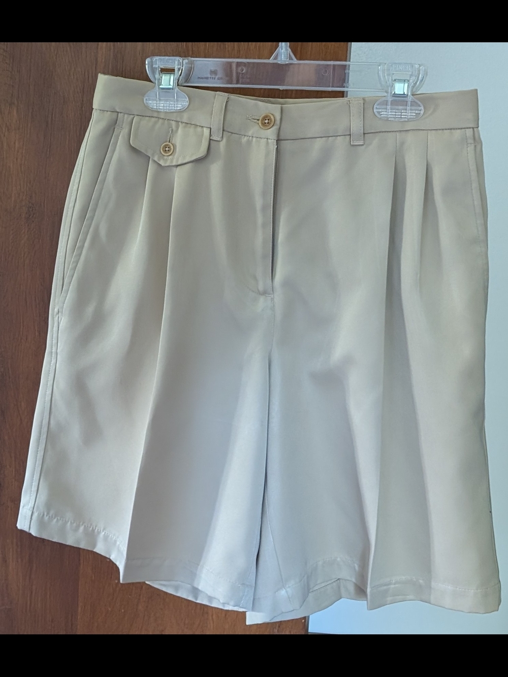 Lauren Ralph Lauren Cream Pleated Bermuda Shorts Ladies Size 4